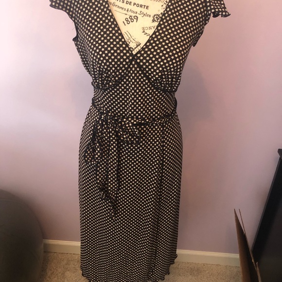 Max Studio ladies medium dress runs small. Tag is faded. Stretchy - Picture 2 of 11